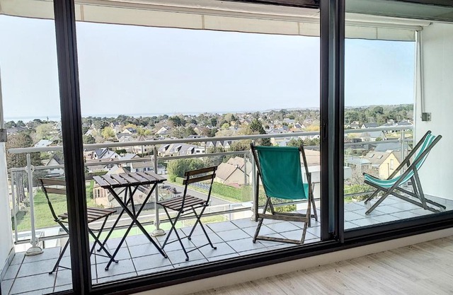 Appartement rénové avec tennis privé, parking et vue mer - FR-1-361-162