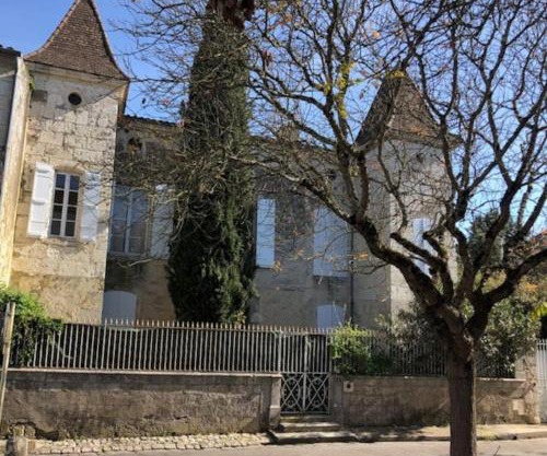 Appartement RDC et cour privée.