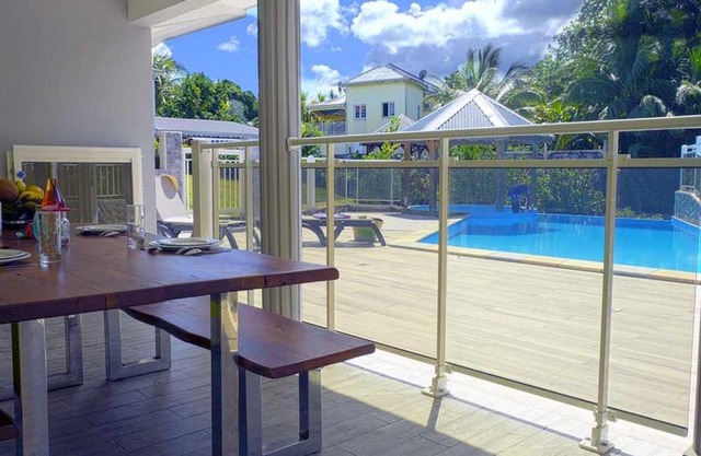 Appartement spacieux avec jardin et piscine à Lamentin, 97 m²