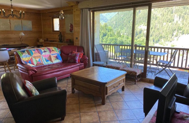 Appartement spacieux et confortable, 11 personnes, 4 chambres, 1 garage - ROCHE02