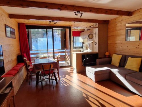 Appartement T2 pour 6 pers avec terrasse plein sud et cuisine équipée, face aux pistes - FR-1-165A-192