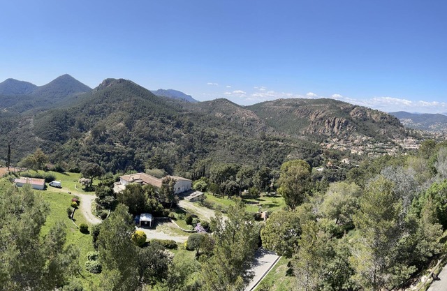 Appartement Tout Équipé, vue mer et Esterel. Climatisé, Piscine