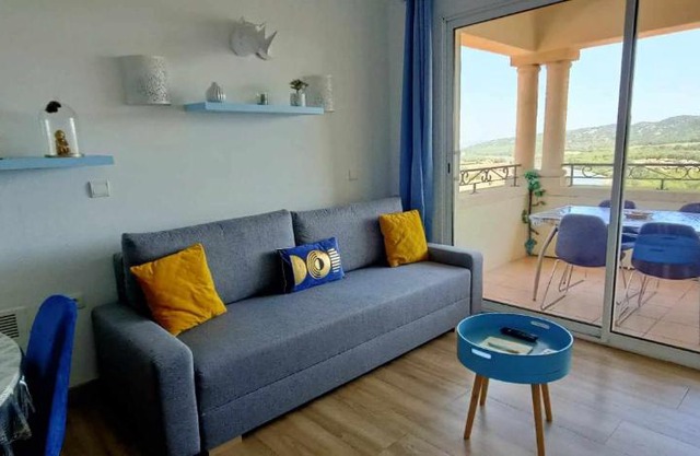Appartement vue panoramique au domaine et golf de pont royal