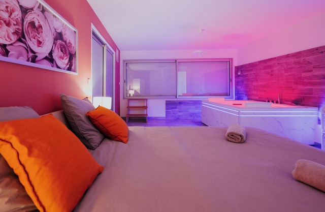 AppartSpa59: Suite Tentation Balnéo Sauna (Secret Room optional)
