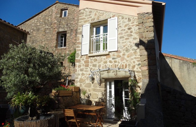 APPIETTO, casa de carácter cerca de Ajaccio en Córcega. "Entre mar y maquis"