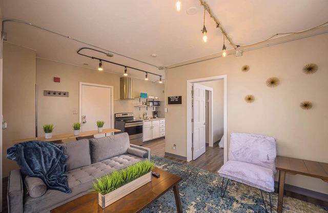 204 - Downtown 2 Bedroom Apartment