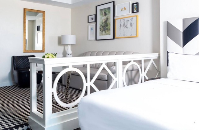 Appreciate the Beauty of Hollywood at an Exemplary Suite! Pool, Pet-friendly!