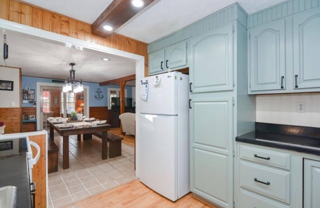 Apres House – Sleeps 12 in Heart of Lakes Region!
