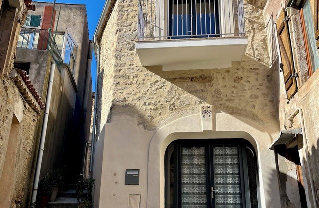April' House Town house in Neffiès, sleeps 8. Pets welcome.