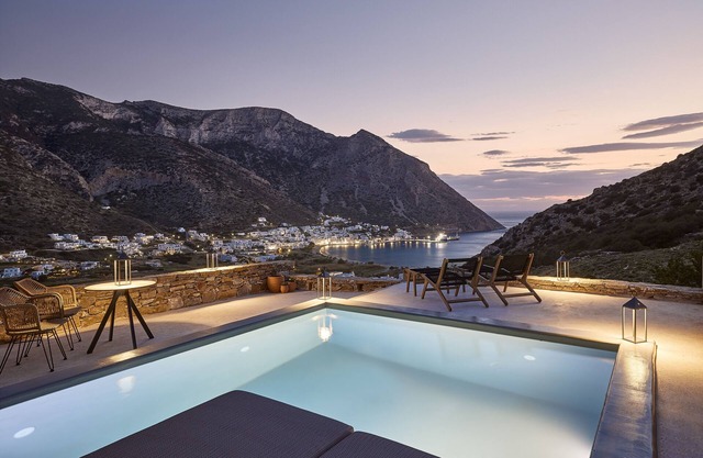 Apsila Pool Suites