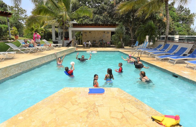 Apt #1 studio. Sleeps 6. Relax & have fun in this peaceful place. Pool, jacuzzi.