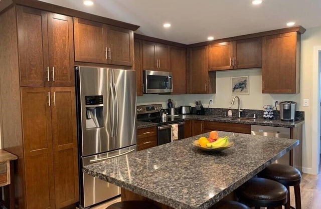 Apt 12: Impresionante 2 dormitorios y 2 baños Apt Steps to Beach