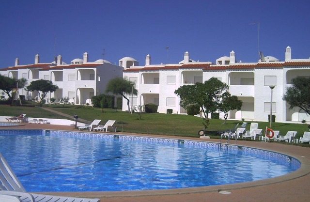 Apt com piscina em Alporchinhos