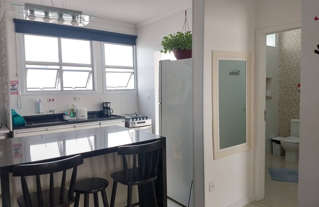 Guarujá con vago lado playa 1 dorm, hasta 6 personas, tv por cable, aire, cocina compleja