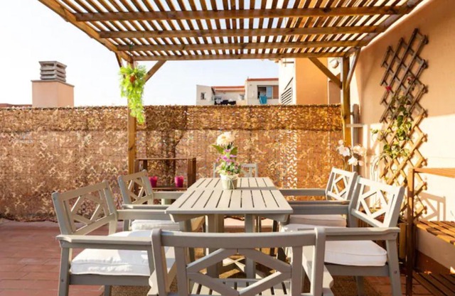 Apt.p/5 15min from Barcelona and Beaches W/Terrace