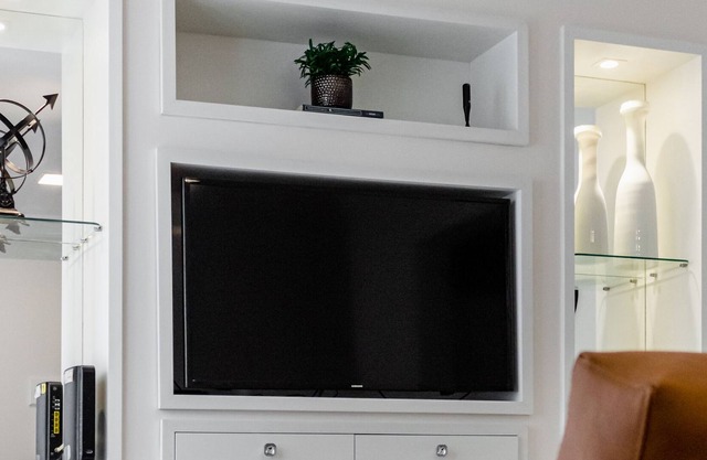 Renovated apartment on the sea court, everything close to you!