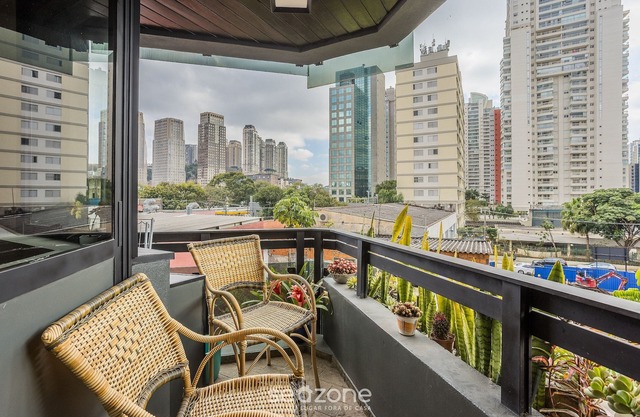 Apt With Balcony, Near Shopping Morumbi PPE0302