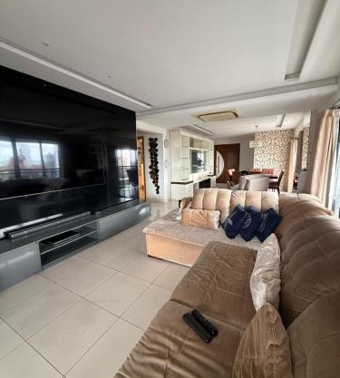 Apto luxo 3 suítes com sacada gourmet, um por andar
