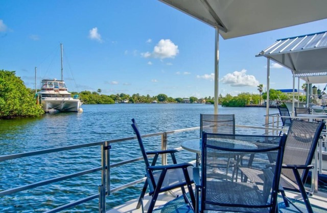 Aqua Lodges at 47th Street Gulfside