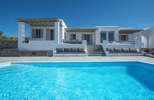 Retiro de AQUA en Paros con piscina privada, impresionantes vistas al mar, cerca de playas de arena