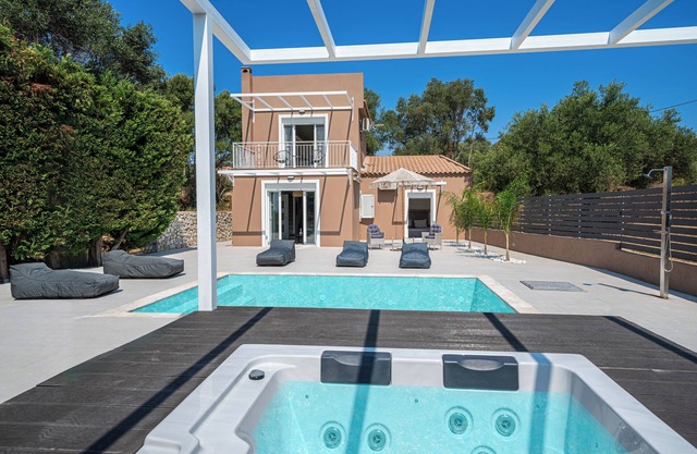 Villa de lujo con piscina privada, 0. 4km de la playa- "VILLA MARGI" -Free WiFi