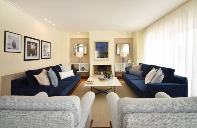 Villa exclusiva con piscina cubierta en Atenas Riviera
