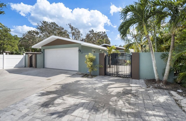 AquaGarden. Minutes to Lido Key/Siesta Key