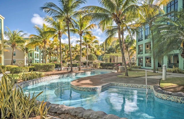 Loiza Aquatika Condo w / Acceso a 5 piscinas y playa!