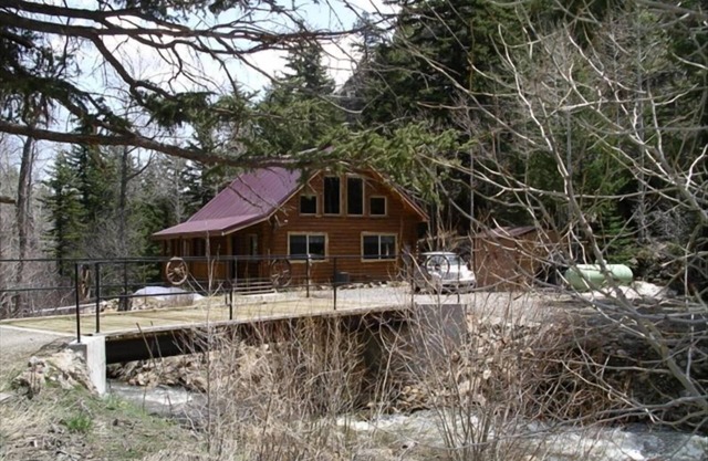 Arapaho Cliffs Log Cabin en Chicago Creek