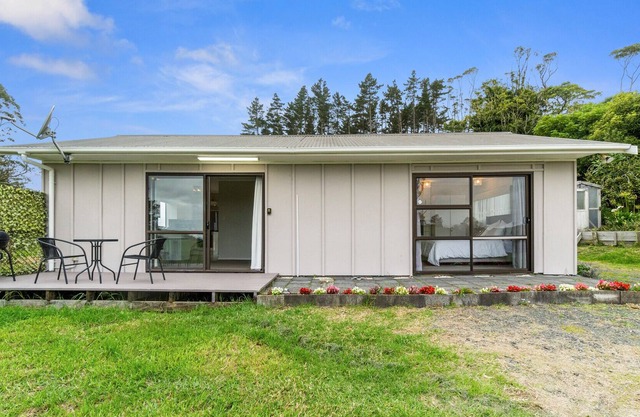 ARARIMU HOLIDAYS - DRURY HOLIDAY HOME, pet friendly in Pukekohe