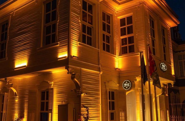 Araz White House