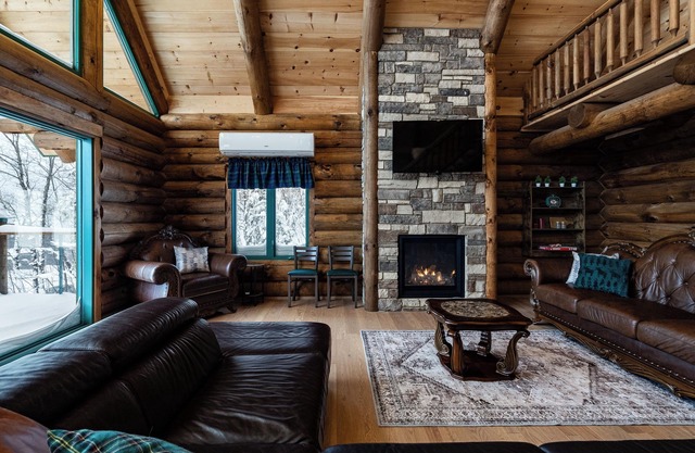 Arborum North Forest | Logs, spa, ski, pool table and slope views