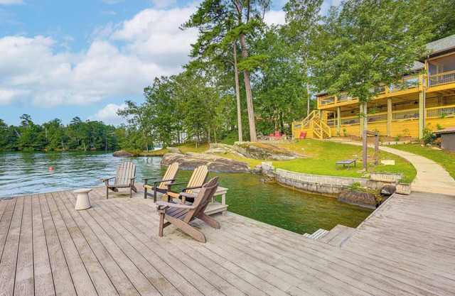 'Arcade Cove' - Lake Martin Home w / Private Dock!
