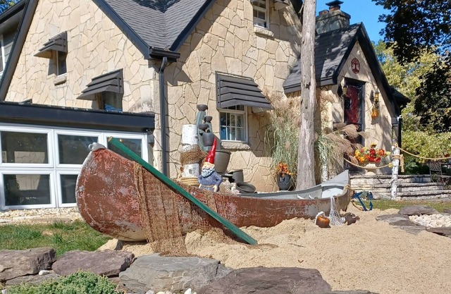 ARCADE, Movie room ,& more! Sleeps15, on the bike path!