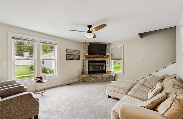 Arcadia Retreat w/ private hot tub, gas grill, fire pit, near beach, Dogs- YES!
