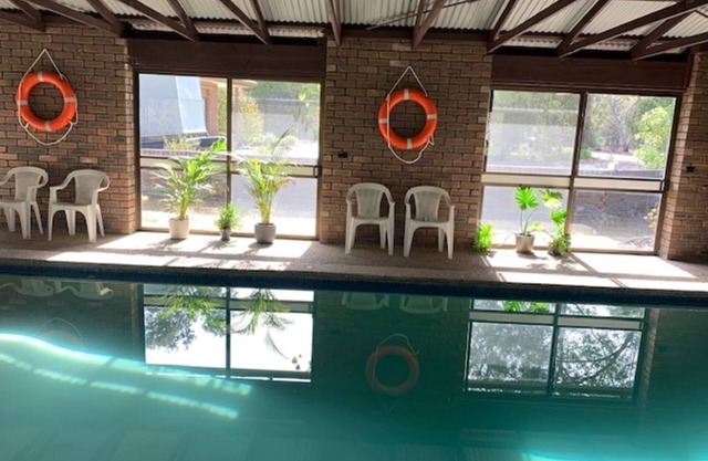 Arcadia - Rural Paradise with large indoor solar heated pool. Pet friendly.