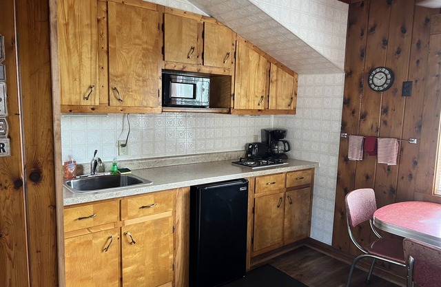 Arcadia Two Bedroom Rustic Cottage