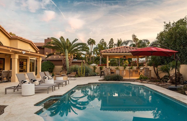 Arch Views | Beautifully designed home with swimming, pool table and more!