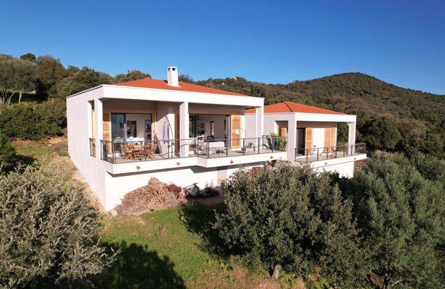 Villa de arquitecto, 6 pers, 115m2, vistas al mar y a la montaña (180 grados)