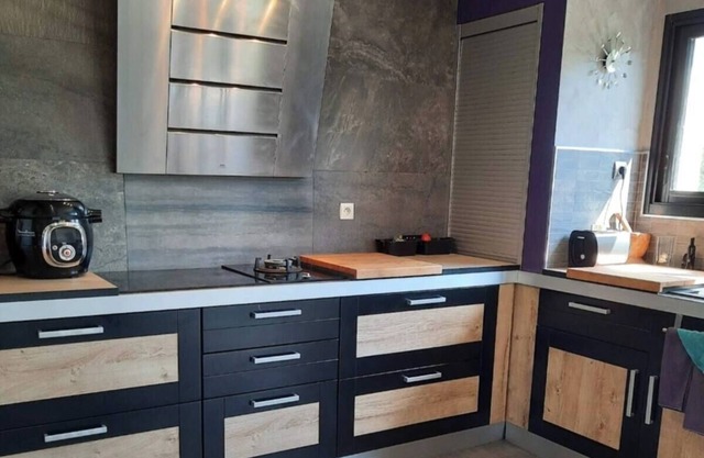 Architect-designed house with heated pool, sleeps 8
