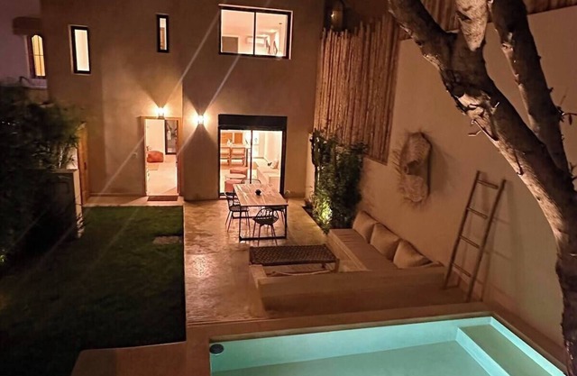 Architect-designed villa with swimming pool