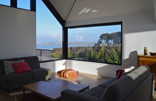 Casa de arquitecto con vista al mar, pies en el agua: www. homebyu. com