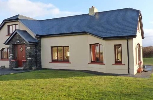ARCHITECT HOUSE, family friendly in Ballyferriter, County Kerry