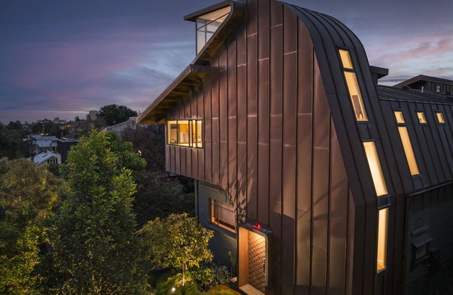 Architectural Apartment, in the heart of St Kilda East close to Melbourne CBD.
