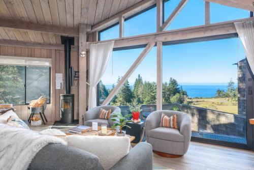 Architectural Treasure - Private Hot Tub
