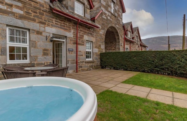 Mains of Taymouth, KENMORE ~ 5 * Archway Cottage - capacidad para 4 personas en 2 habitaciones, bañera de hidromasaje