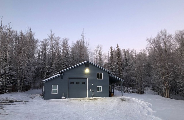 Arctic HideAway - 2 bedroom Cozy home attached to a bakery!