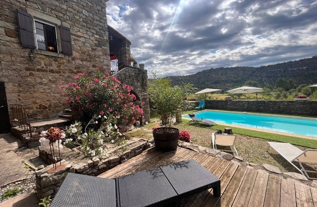 Ardèche, Les Assions, cerca de Les Vans, Mas auténtico, piscina privada. 10-12 p