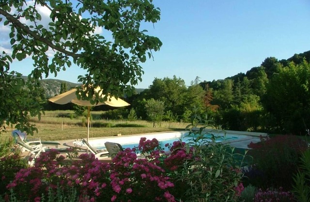 Ardèche, Maison de caractère, 5 bedrooms, sleeps 10, private pool.