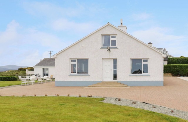 ARDAGH COTTAGE, pet friendly in Ballyliffin, County Donegal